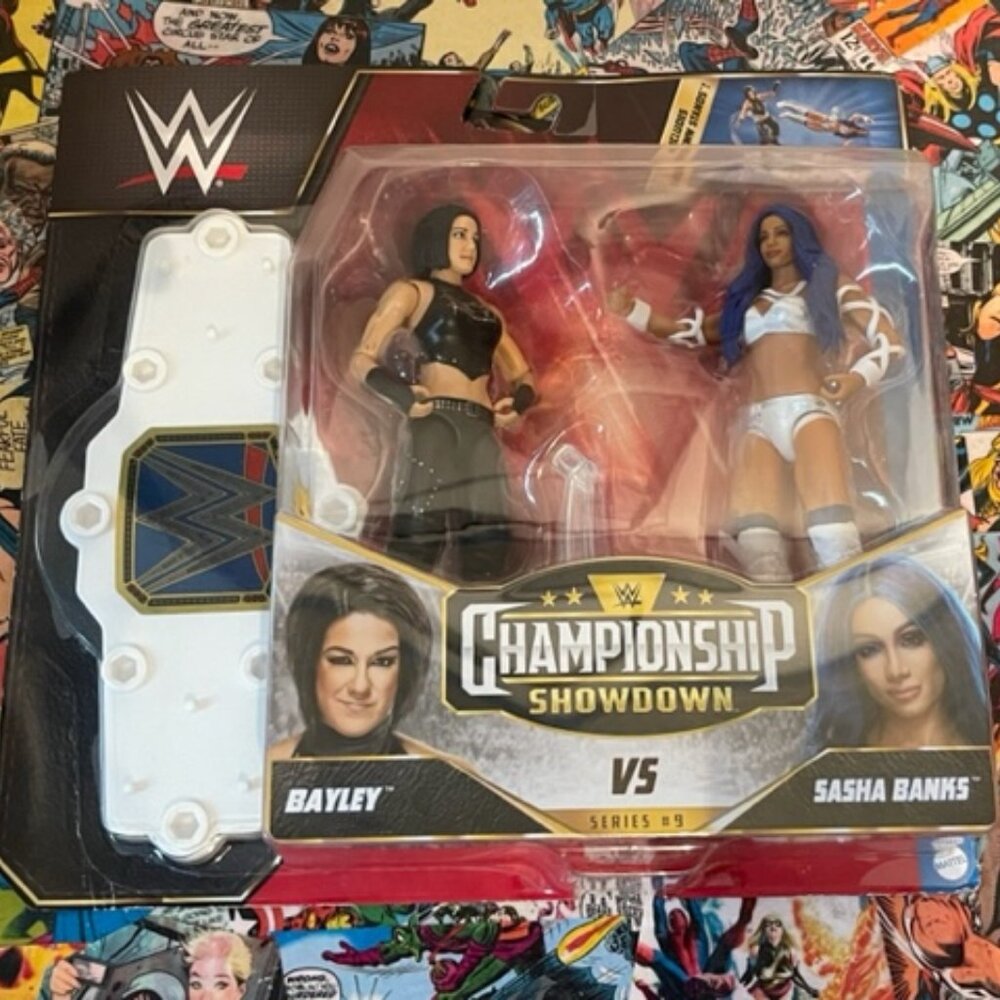 WWE BAYLEY vs SASHA BANKS  dual 6" Figures w/ Stand pack never opened
